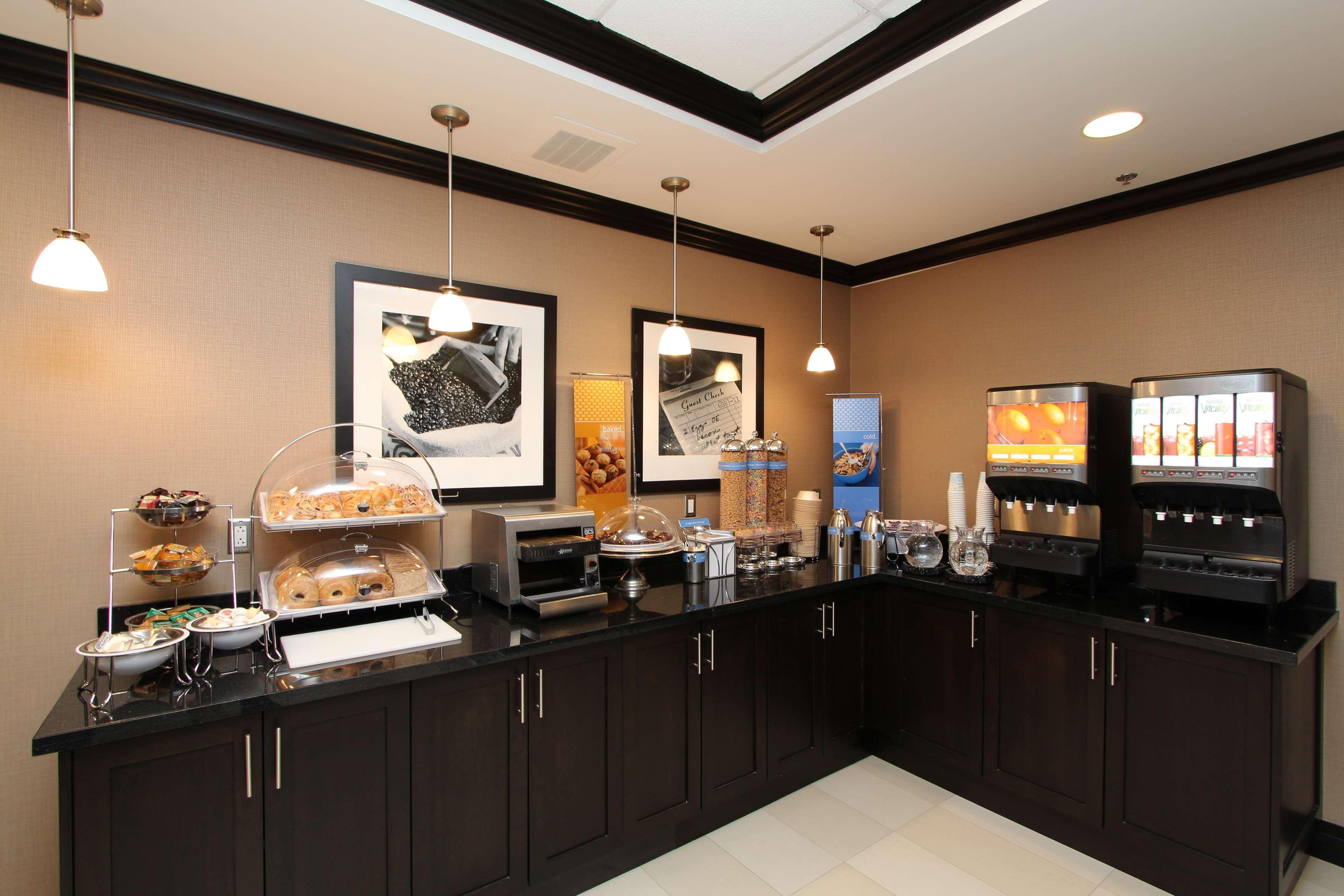 Hampton Inn & Suites By Hilton St. John'S Airport Ngoại thất bức ảnh
