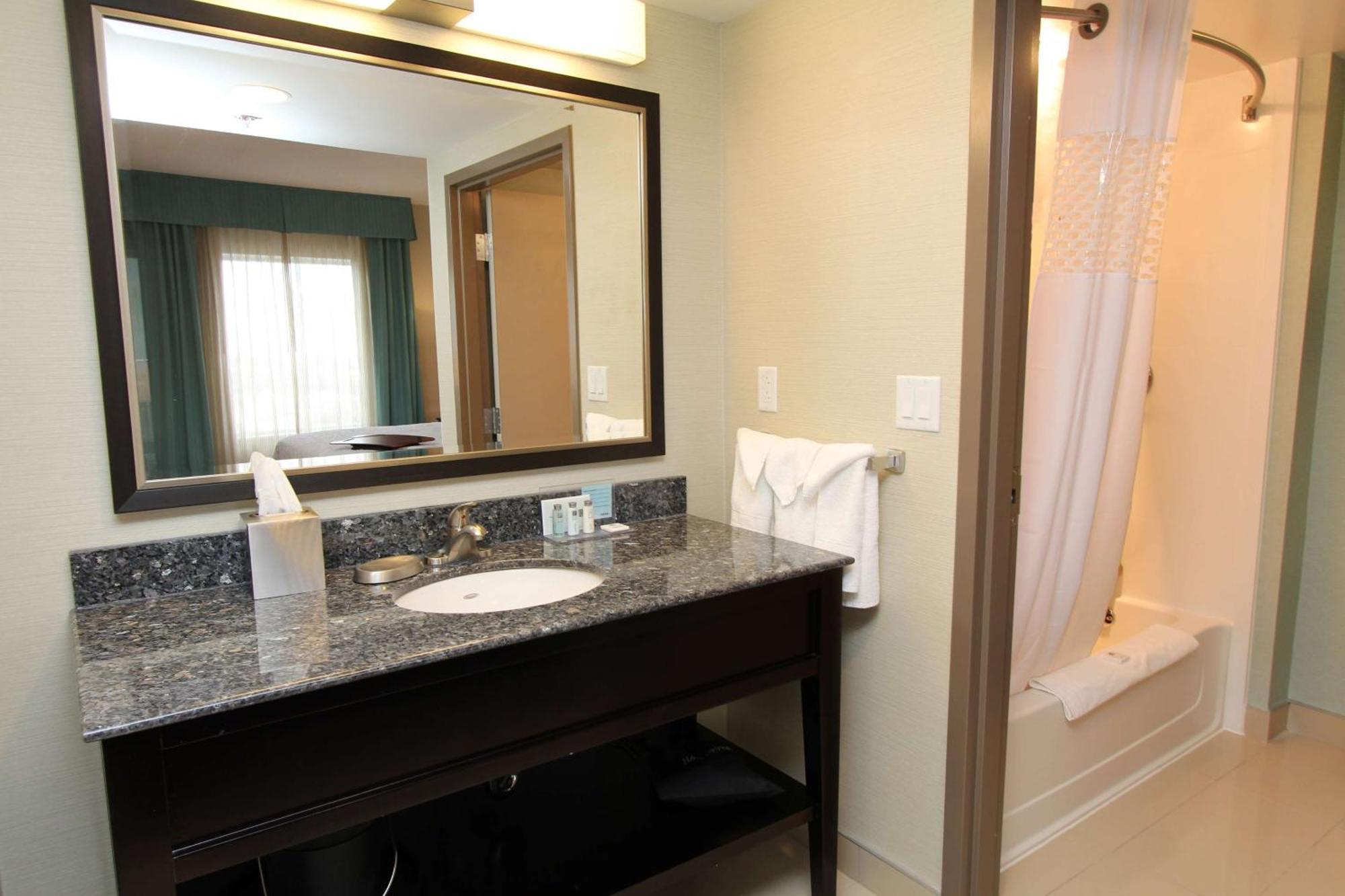 Hampton Inn & Suites By Hilton St. John'S Airport Ngoại thất bức ảnh