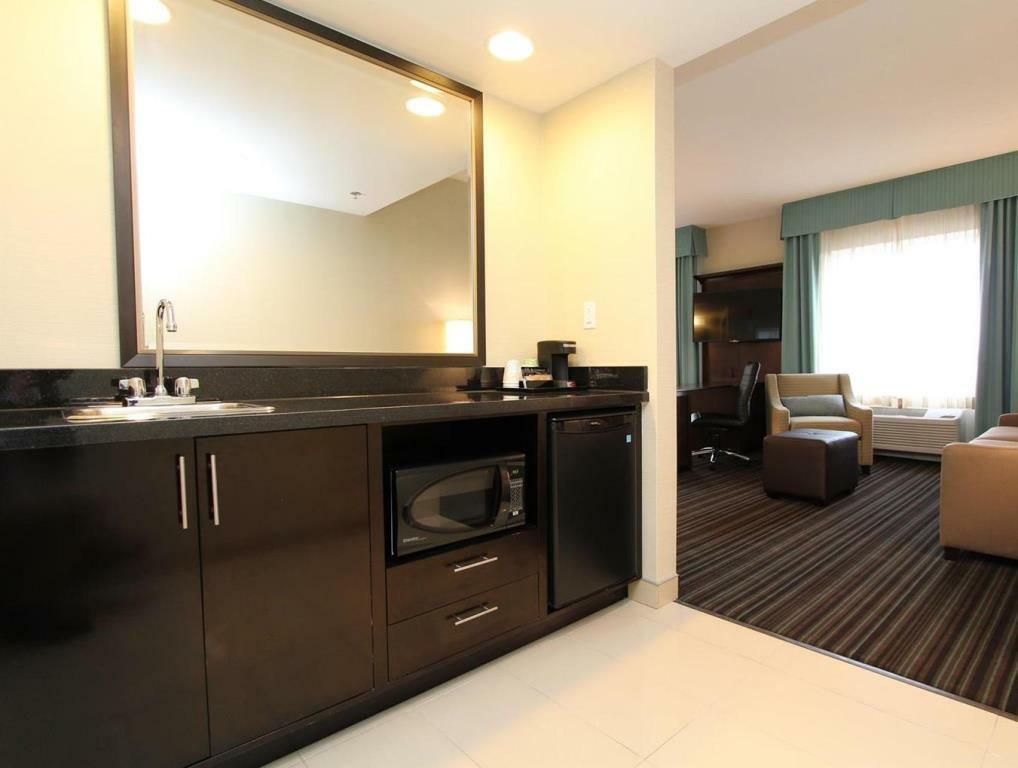Hampton Inn & Suites By Hilton St. John'S Airport Ngoại thất bức ảnh
